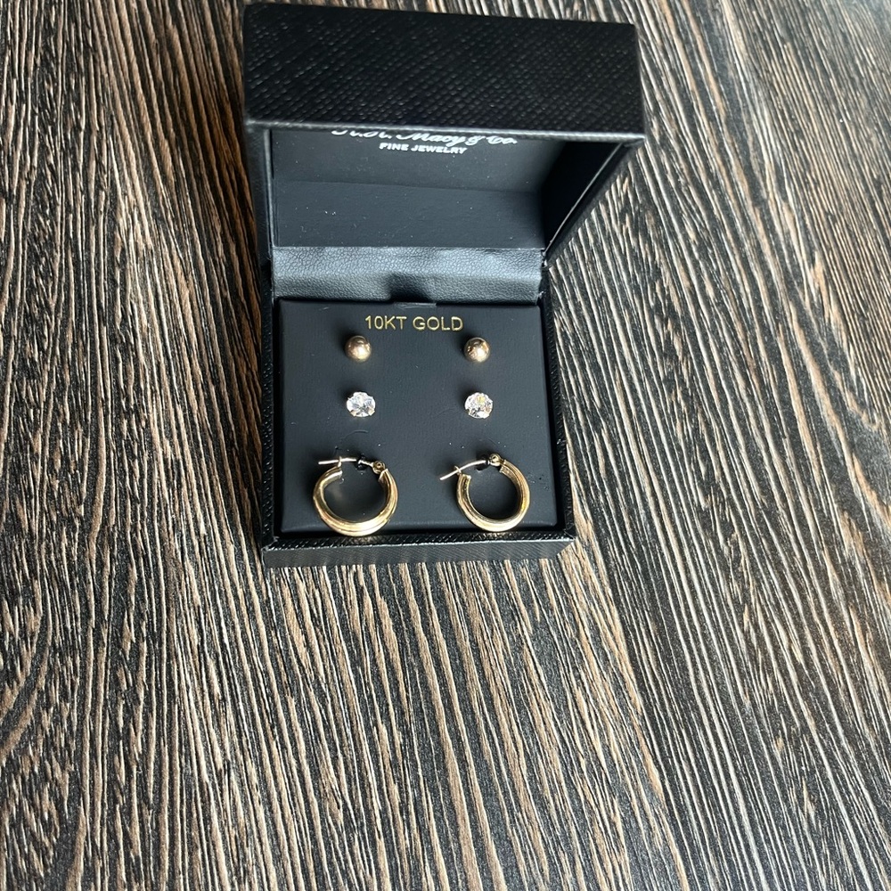 10KT Gold Earrings Set